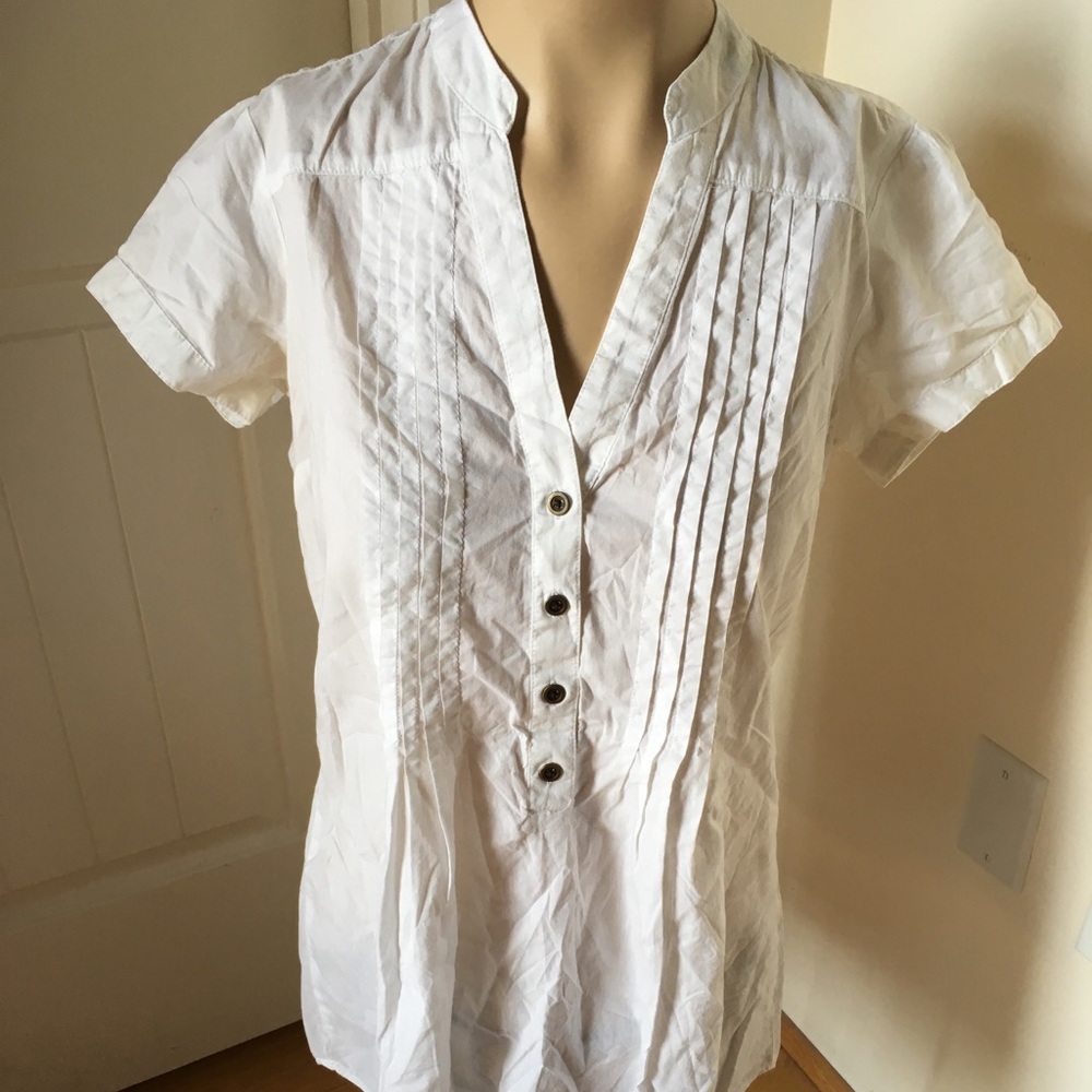 Old Navy White Pleated Vneck Button Down Tunic Top